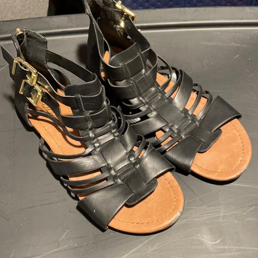 Soda sandals